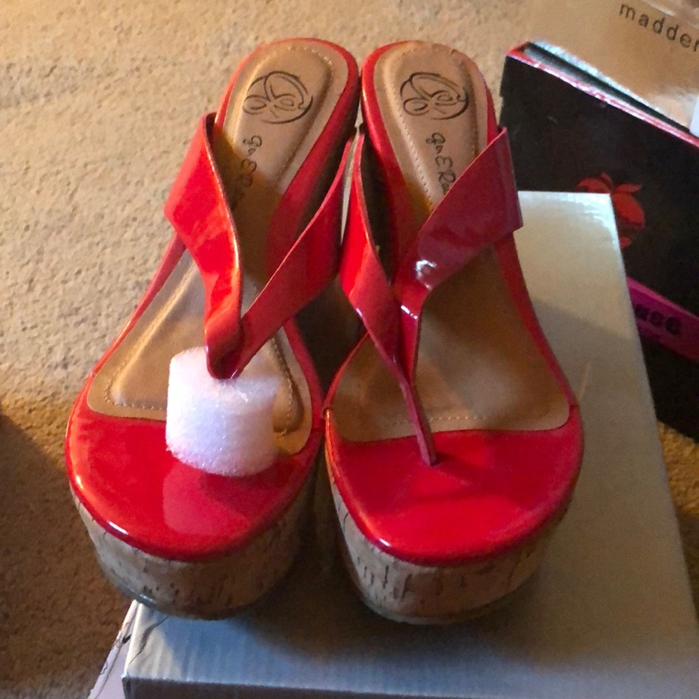 Sandals/ wedges